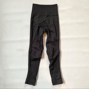Lululemon seamless cropped compression leggings